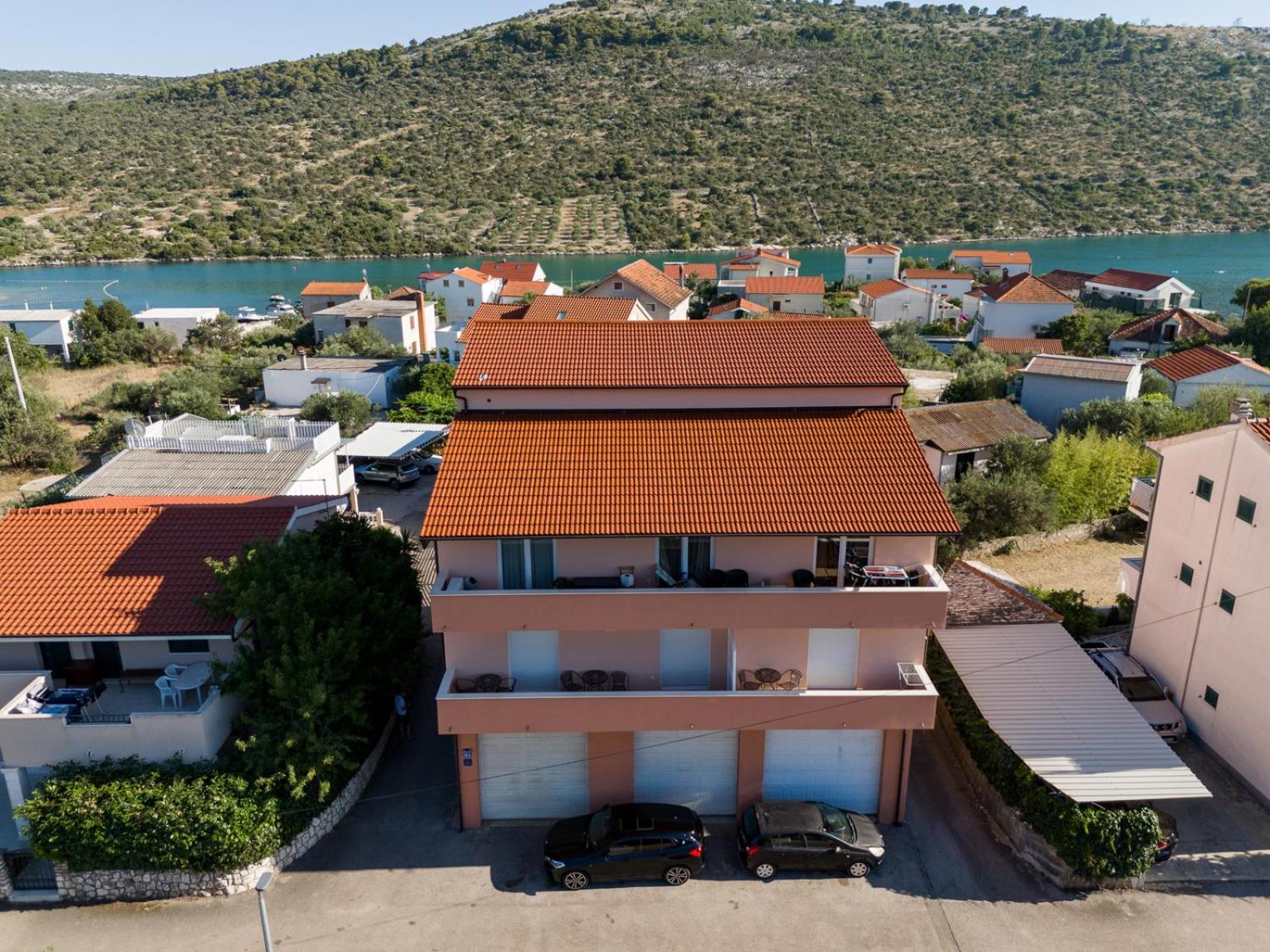 Apartments Villa Monique Rogoznica Kültér fotó