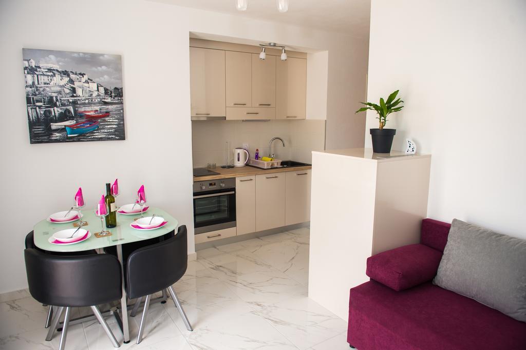 Apartments Villa Monique Rogoznica Kültér fotó